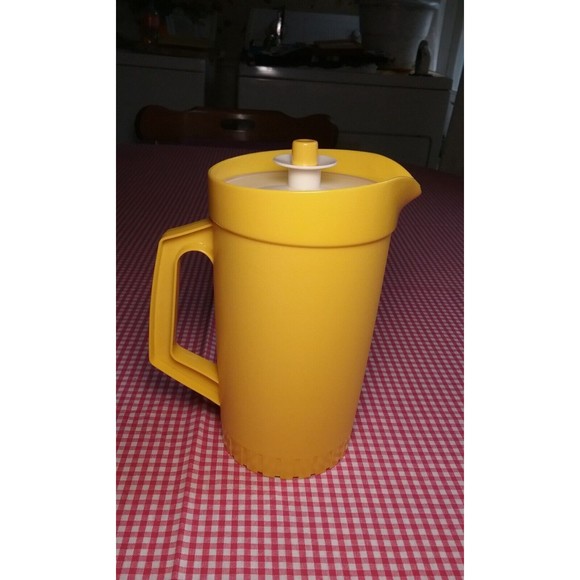Vintage Yellow Tupperware Pitcher #874-14 With Lid Made in USA Estate Find - Picture 9 of 12